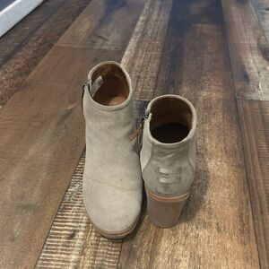 Toms Light Tan Ankle Booties